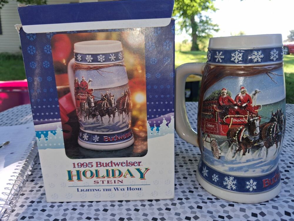 1995 Budweiser Holiday Stein “Lighting The Way Home” NIB Vintage~Clydesdales